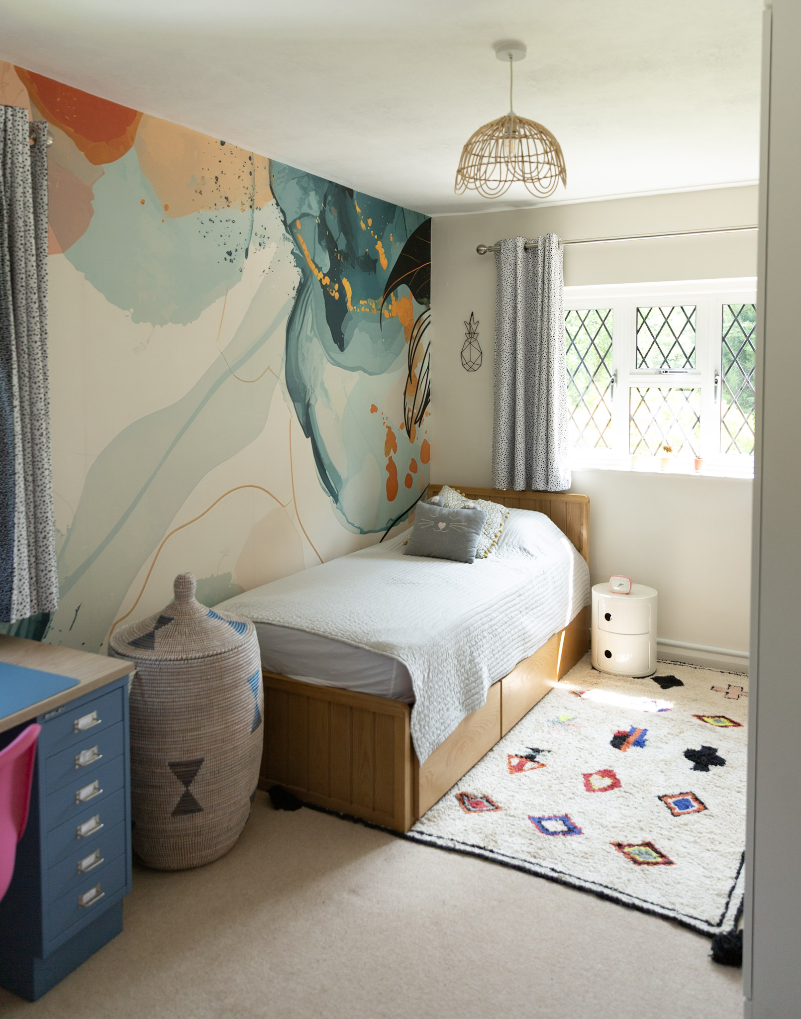 Kid’s Room Makeover: New Built-In Wardrobe With Open Shelving