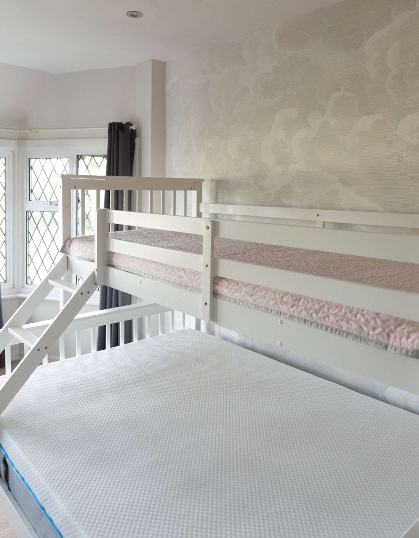 Simba Hybrid mattress fitted on the bottom bunk, shown in a bright bedroom.