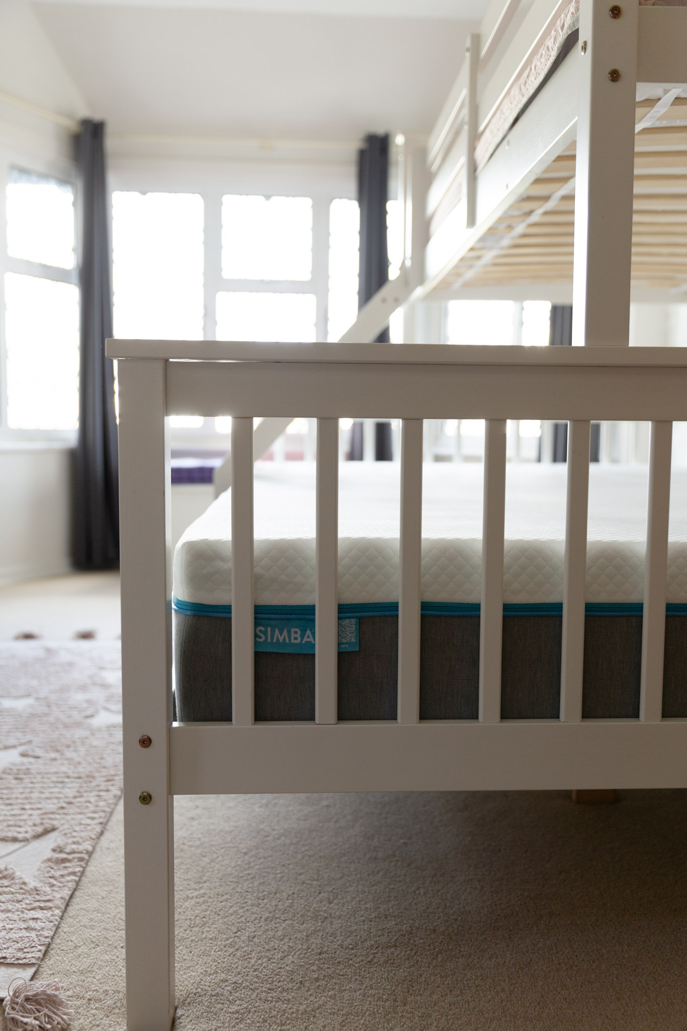 Close-up of Simba hybrid mattress in a white kids' bunk bed.