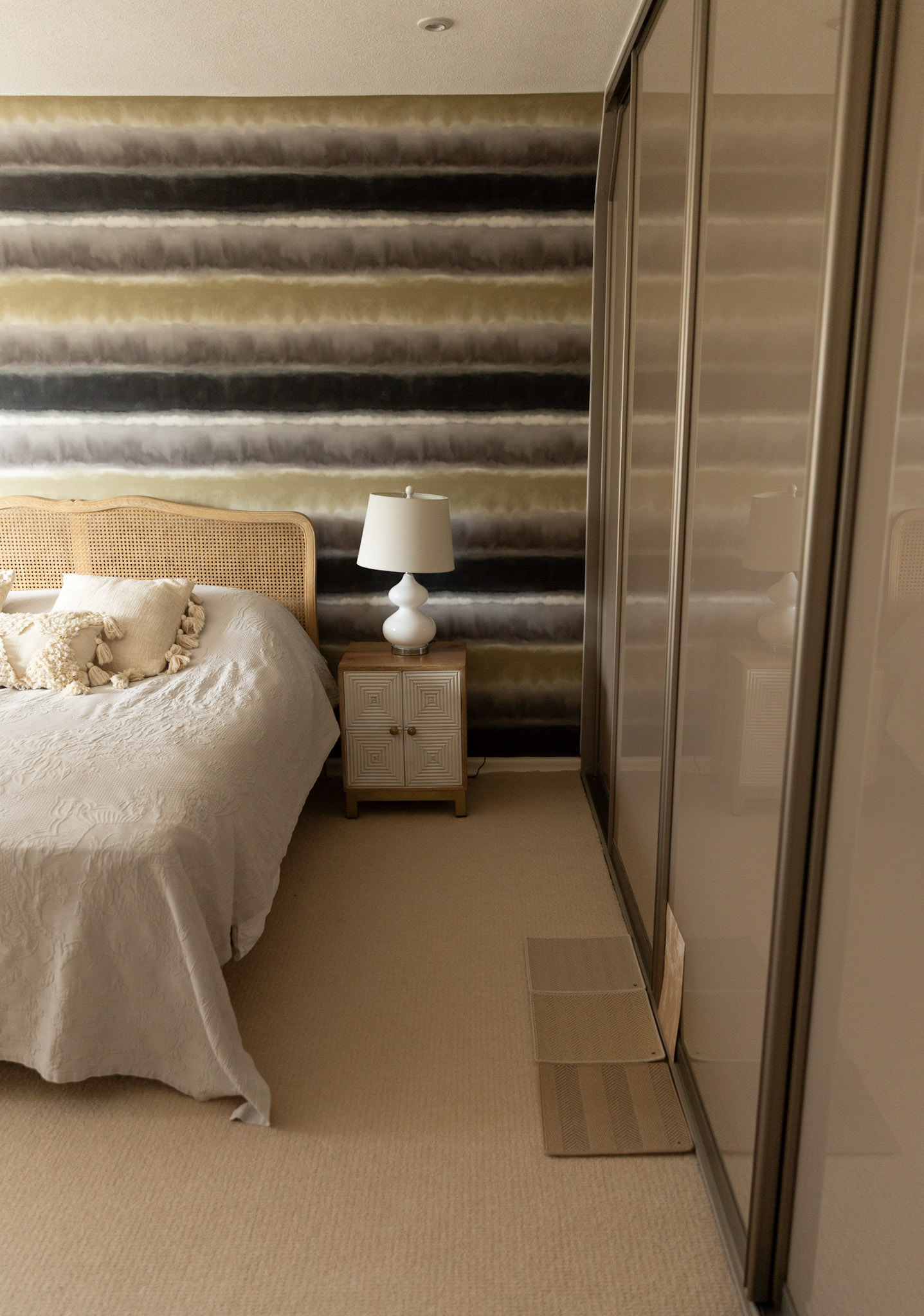 Wool carpet in a bedroom &ndash; a cosy flooring option for allergy sufferers.